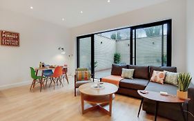 Modern Ealing Apartment With Large Private Patio
