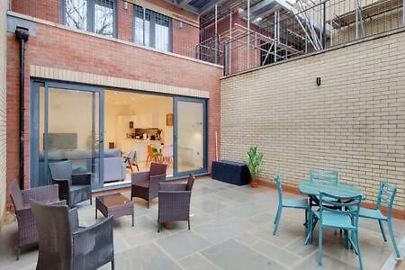 Modern Ealing Apartment With Large Private Patio London Exterior photo
